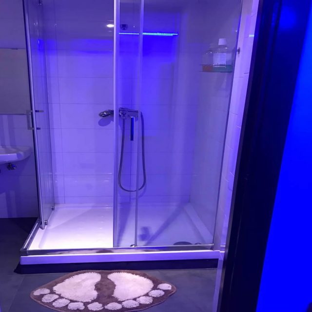 https://www.374massatge.com/wp-content/uploads/2025/07/local-1-640x640.jpg